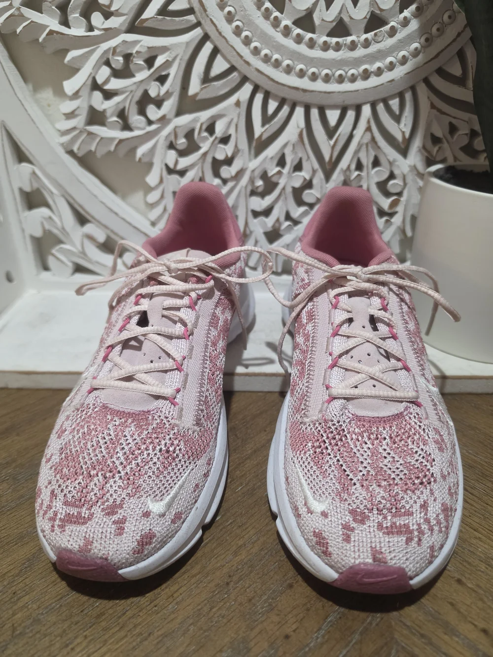 Nike Pink Patterned Running Shoes WOMENS 9